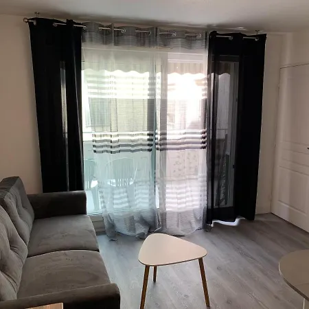Charmant F1 Centre Avec Piscine Appartement Mandelieu