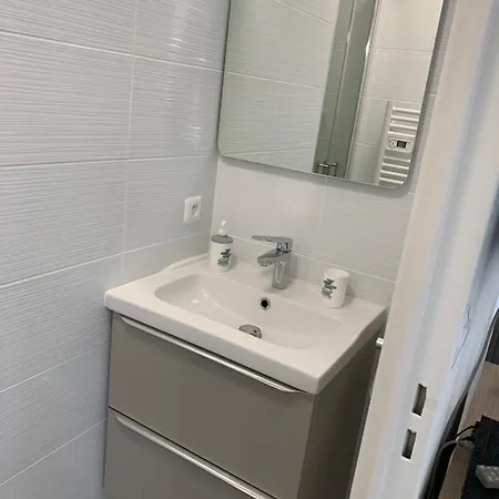 Appartement Charmant F1 Centre Avec Piscine *